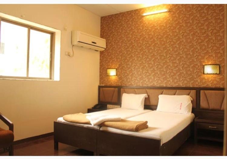 Hotel Ganesh Palace Мумбай Екстериор снимка