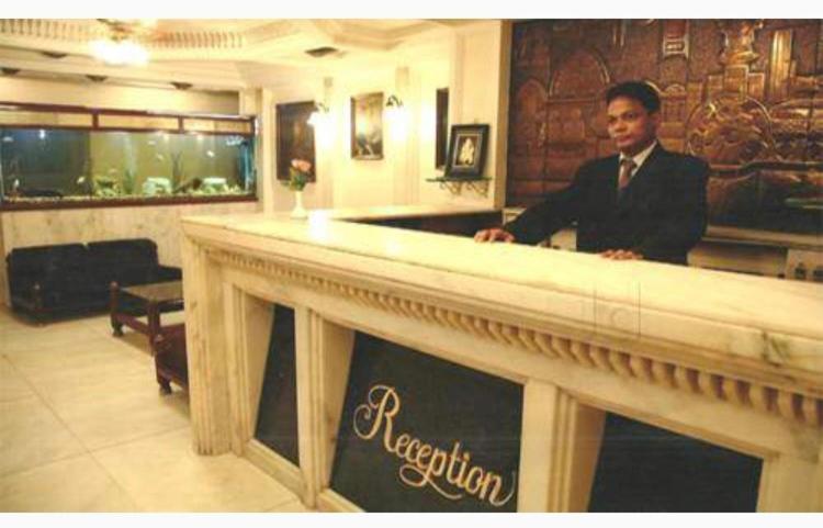 Hotel Ganesh Palace Мумбай Екстериор снимка